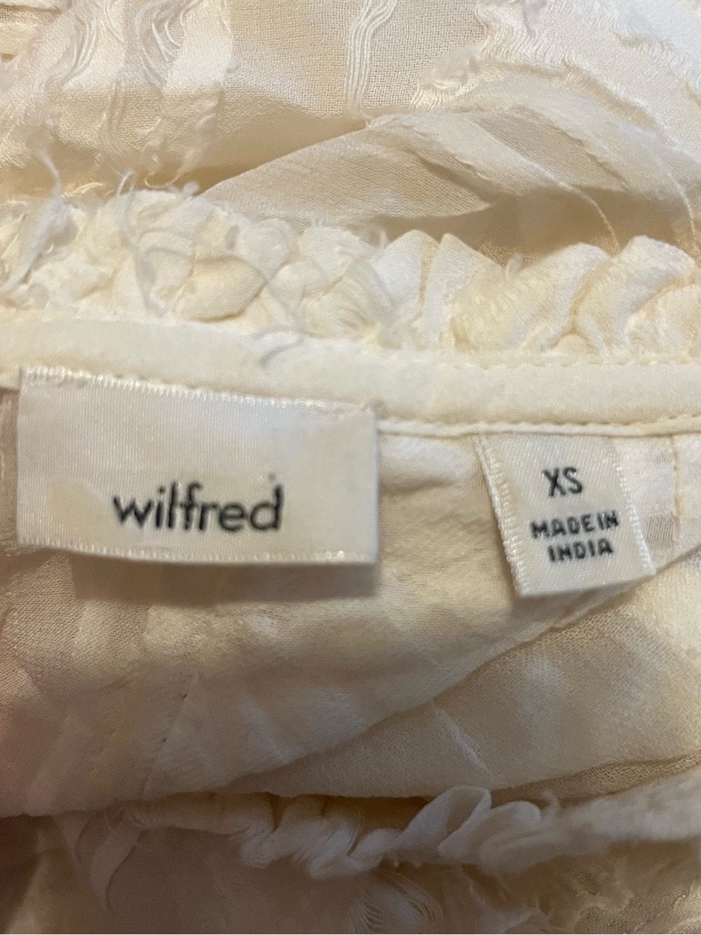Wilfred Aritzia tonal leaf Cream Textured Silk-Look Intimate Top Xsmall long - Picture 2 of 4